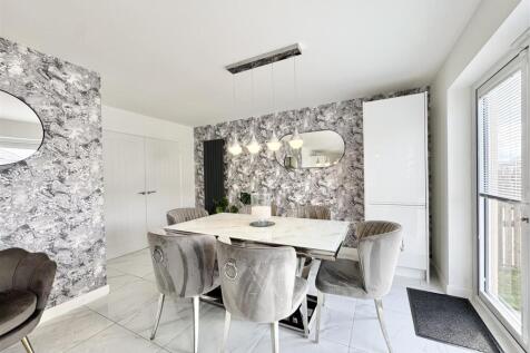 Kitchen/ Dining / Family