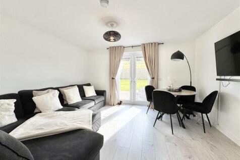 Lounge / Dining