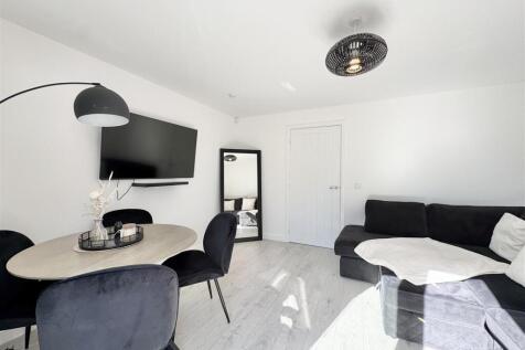 Lounge / Dining