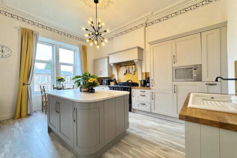 Kitchen / Dining