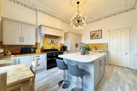 Kitchen / Dining