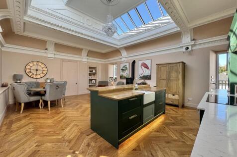 Kitchen/Dining