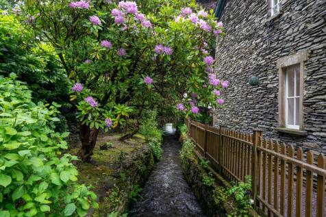 beck and side garden