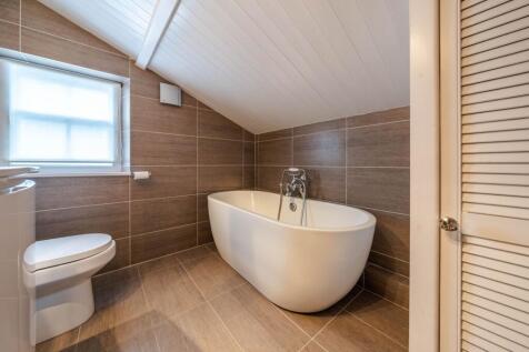 Rear Bedroom en-suite