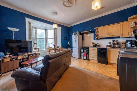 OPEN PLAN LIVING ROOM