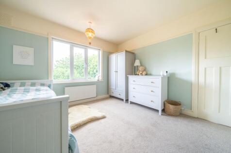 Rear bedroom