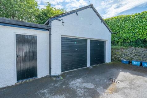 Garage (far right)