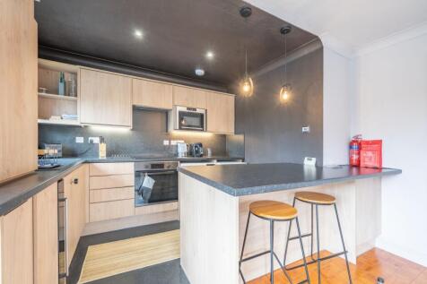 OPEN PLAN LIVING AREA