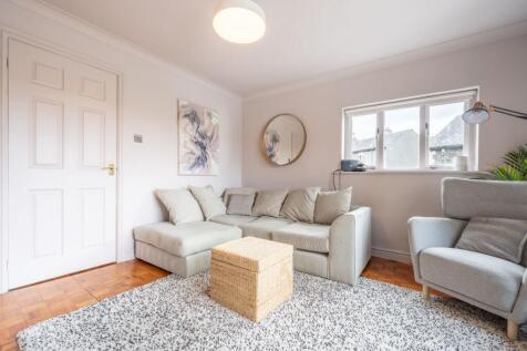 OPEN PLAN LIVING AREA
