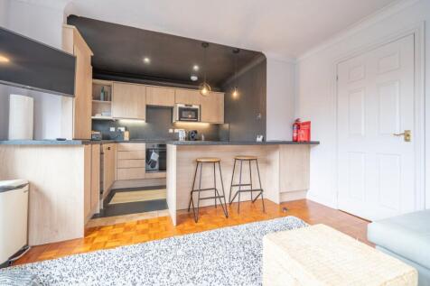 OPEN PLAN LIVING AREA