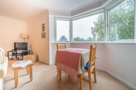 OPEN PLAN LIVING AREA