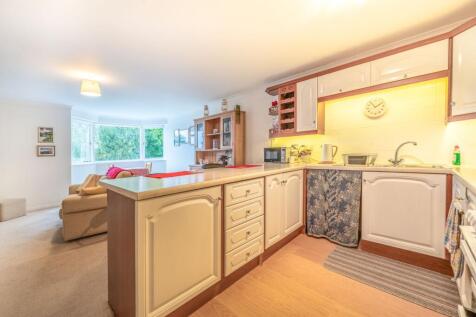 OPEN PLAN LIVING AREA