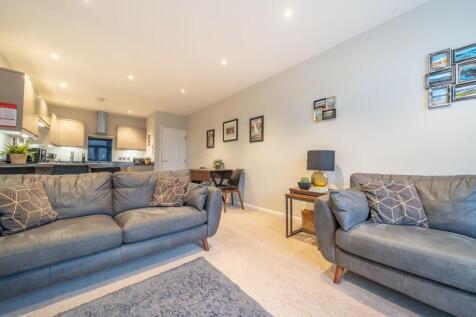 OPEN PLAN LIVING AREA