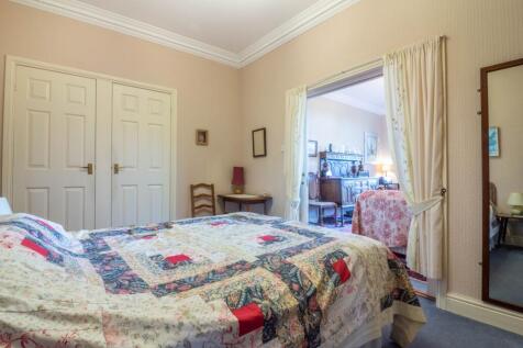 Dining room (currently set up as a bedroom)