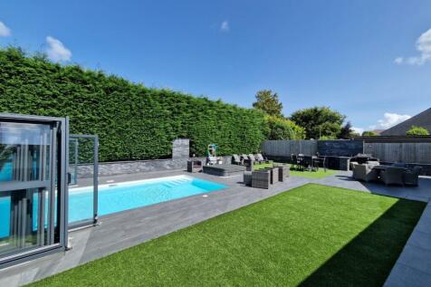 Pool / Hot Tub