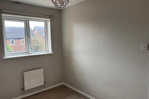 86 Glan 2nd bedroom.jpg