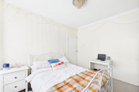 Lounge/Bedroom Four