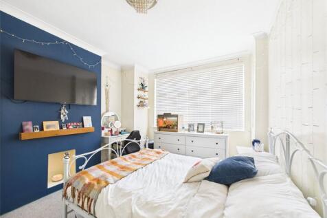 Lounge/Bedroom Four