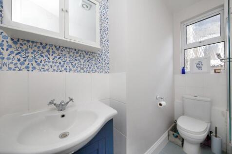 Bathroom 2.jpg