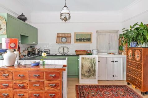 Kitchen 2.jpg