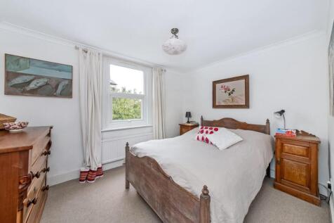 Bedroom 1.jpg