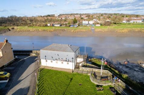The Portishead Cruising Club, Pump Square, Pill, B