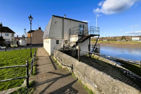 The Portishead Cruising Club, Pump Square, Pill, B