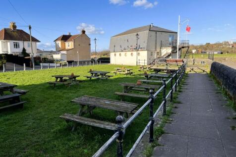 The Portishead Cruising Club, Pump Square, Pill, B