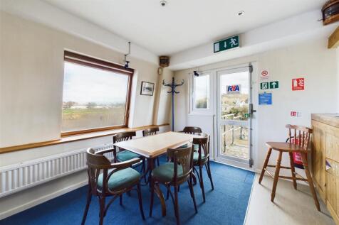 The Portishead Cruising Club, Pump Square, Pill, B