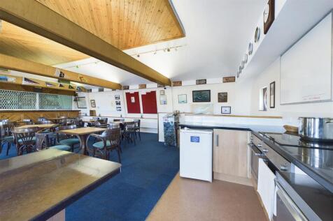 The Portishead Cruising Club, Pump Square, Pill, B