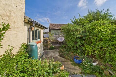 26 Horsecastle Close, Yatton, North Somerset BS49 