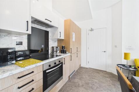 Flats 1 &amp; 2, 379 Bath Road, Arnos Vale, Bristol BS