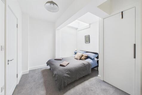 Flats 1 &amp; 2, 379 Bath Road, Arnos Vale, Bristol BS