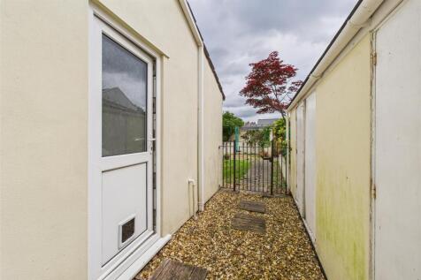 62 Charlton Road, Kingswood, Bristol BS15 1HB | Fr