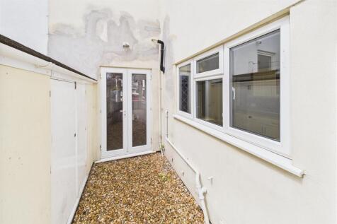 62 Charlton Road, Kingswood, Bristol BS15 1HB | Fr