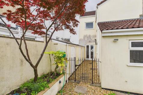 62 Charlton Road, Kingswood, Bristol BS15 1HB | Fr