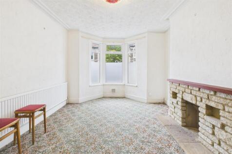 8 Kensington Road, St George, Bristol BS5 7NB | Fr