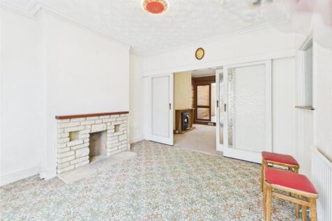 8 Kensington Road, St George, Bristol BS5 7NB | Fr