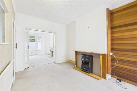 8 Kensington Road, St George, Bristol BS5 7NB | Fr