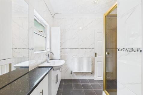 8 Kensington Road, St George, Bristol BS5 7NB | Fr
