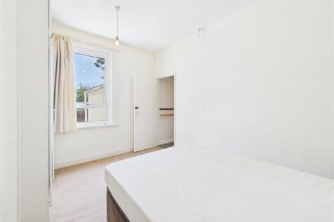 8 Kensington Road, St George, Bristol BS5 7NB | Fr