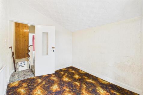8 Kensington Road, St George, Bristol BS5 7NB | Fr
