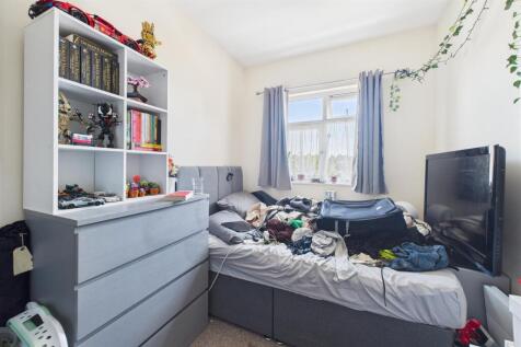 46 Frome Valley Road, Frenchay, Bristol BS16 1HE |