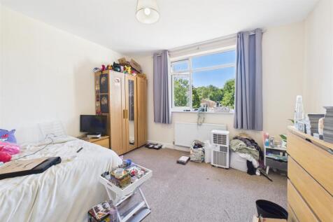 42 Frome Valley Road, Frenchay, Bristol BS16 1HE |