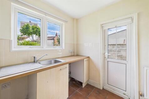 230 Coronation Road, Southville, Bristol BS3 1RL |