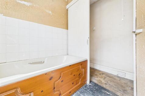 230 Coronation Road, Southville, Bristol BS3 1RL |
