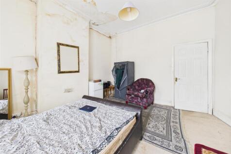 12 Bell Hill Road, St George, Bristol BS5 7LJ | Fr