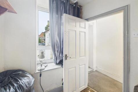 12 Bell Hill Road, St George, Bristol BS5 7LJ | Fr