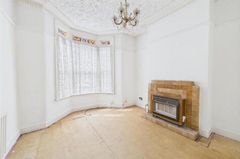 13 Wellington Avenue Montpelier, Bristol BS6 5HP |