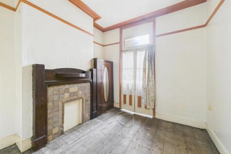 13 Wellington Avenue Montpelier, Bristol BS6 5HP |